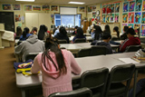 Alumnos atendiendo en clase del sistema educativo formación profesional