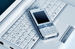Teléfono móvil y teclado de ordenador