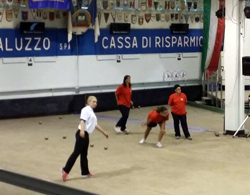 Un equipo compitiendo en un campeonato internacional de Petanca