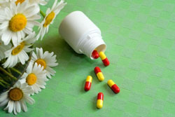 Bote con pastillas al que se aplica el copago farmacéutico