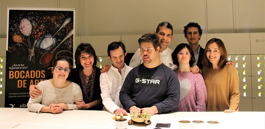 Artistas de Down Madrid junto al chef Roncero y organizadores del plan