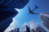 Avión entre edificios