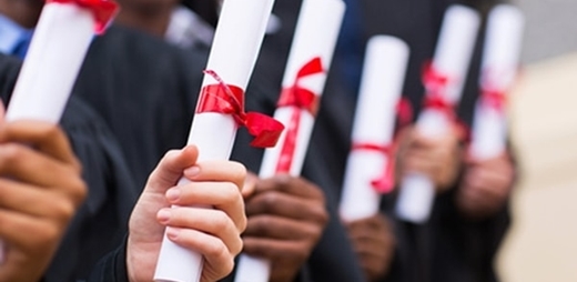 Diplomas universitarios de las becas para Doctores con discapacidad