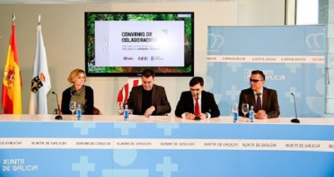 Momento de la firma del convenio entre ambas entidades para hacer más accesible el Camino Francés de Santiago