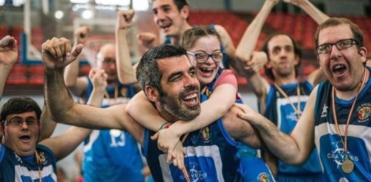 protagonistas de Campeones. Se solicita ver Campeones en todos los colegios