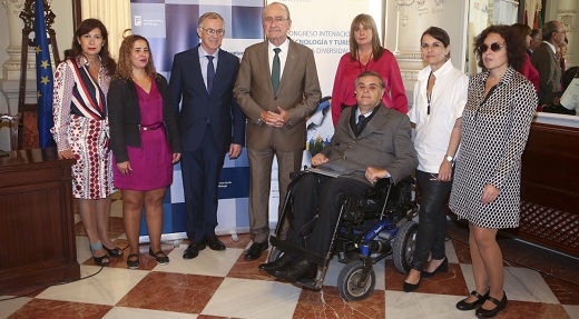 participantes en la presentación del congreso que hará de Málaga la capital internacional del turismo