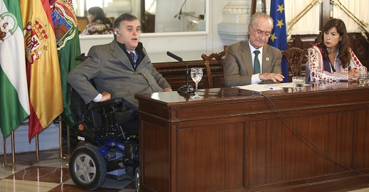 Director de Accesibilidad Universal e Innovación de Fundación ONCE, Jesús Hernández, junto al alcalde de Málaga en la presentación del congreso que hará de Málaga la capital internacional del turismo