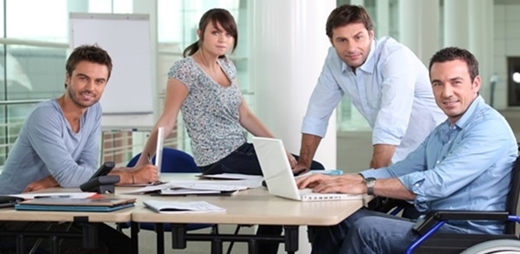 Gente trabajando en centros especiales de empleo