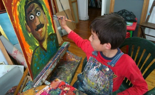 dia del autismo 2019 cristian pintando un cuadro de un hombre