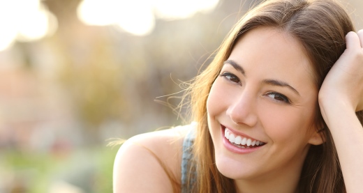 Una joven sonriendo