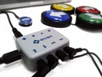 Guía de videojuegos accesibles - Dicapacidad Física:. 4 pulsadores grandes, de colores, e inviduales.