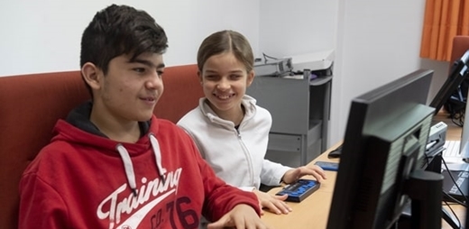 Dos niños ciegos ejemplo de inclusión educativa de la ONCE