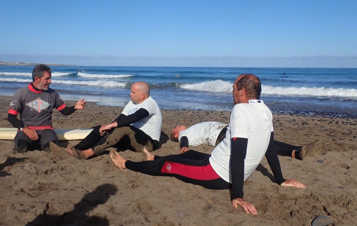 Niccolò Taverna da explicaciones a sus alumnos