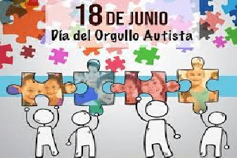 Cuatro muñecos ayudan armar un puzle con la imagen del Día Mundial del Autismo