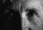 Ojos de mujer anciana, alzheimer