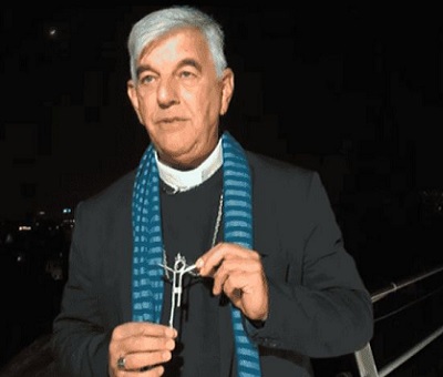 Kike Figaredo con su pectoral del Cristo mutilado (Fuente: Compañía de Jesús)