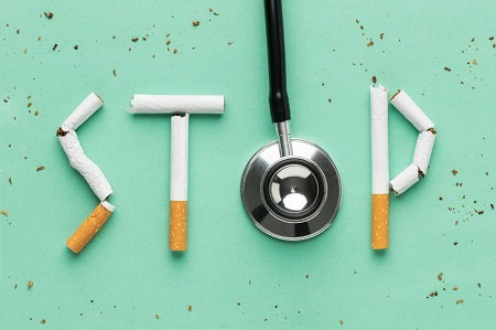 la palabra stop con cigarros de tacabo