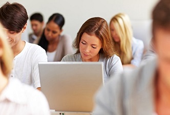 alumnos en clase, educación y discapacidad