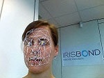 Producto de apoyo de Irisbond realizando el control siguiendo el patrón del rostro