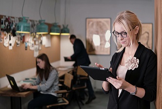 Personas trabajando en una oficina. Empleo