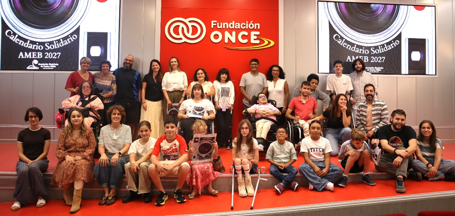AMEB y Fundación once posando