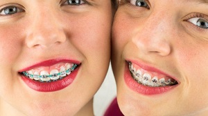 Dos personas que han utilizado el servicio de odontología