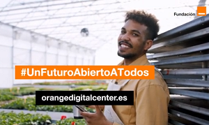 Banner de orange digital center con una pesona en un huerto sonriendo