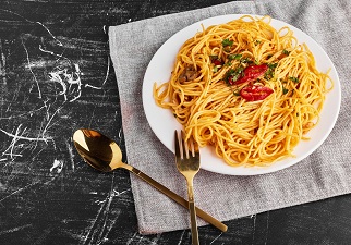 Plato de pasta que puede influir en el sueño si lo comemos en la cena justo antes de ir a dormir