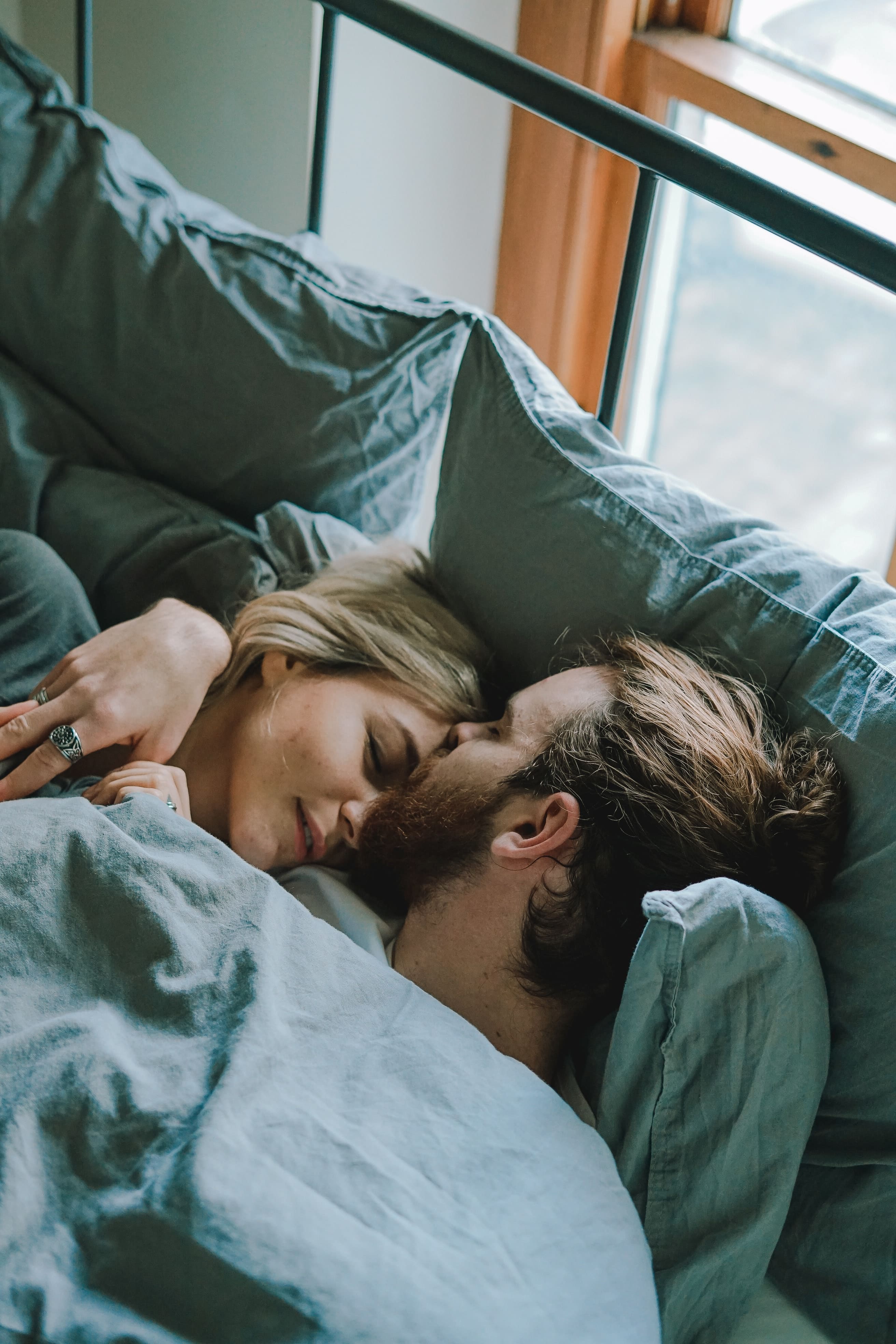 pareja durmiendo