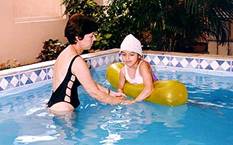 Tratamiento en una piscina a una niña con SR
