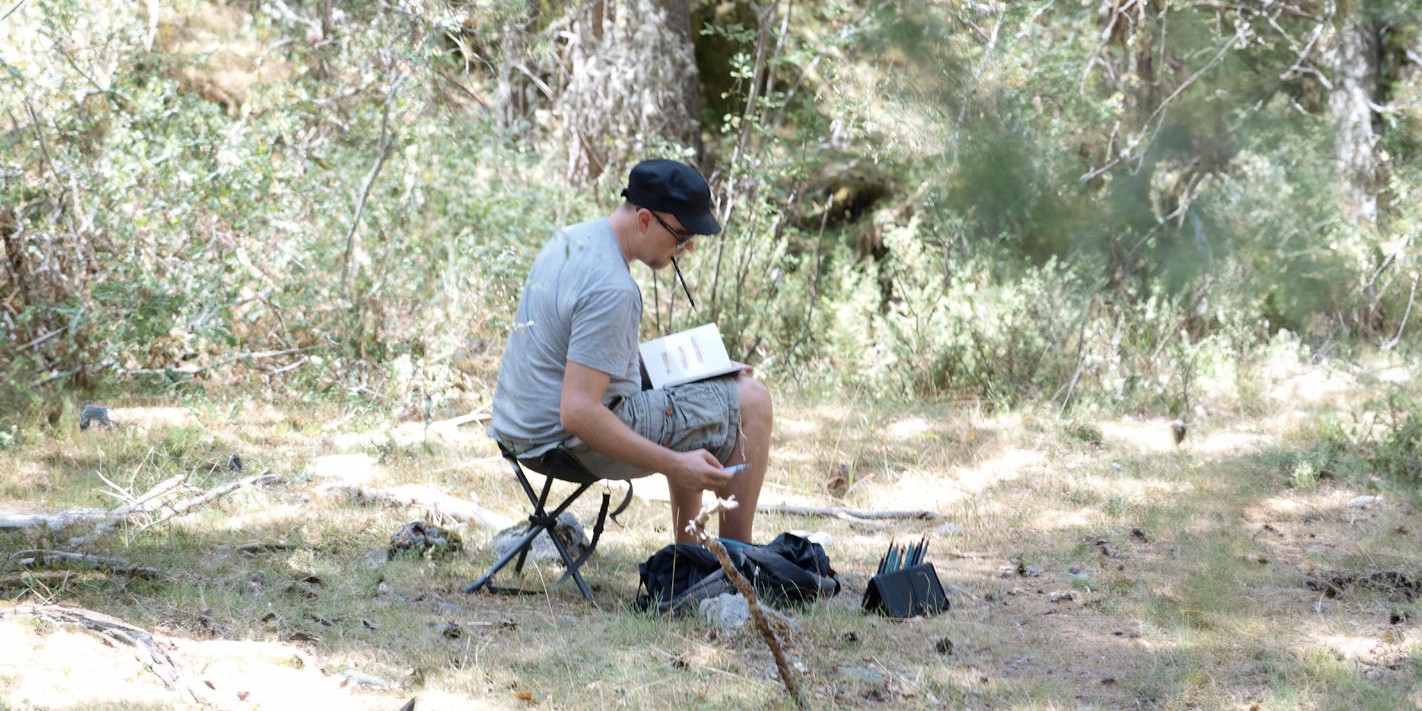 Jesús Galiana dibujando en el campo