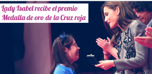 Lady Isabel recogiendo el premio dado por Letizia, down 2019