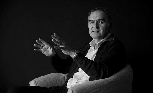 Gironell especialista en esclerosis múltiple explicando sus conocimientos