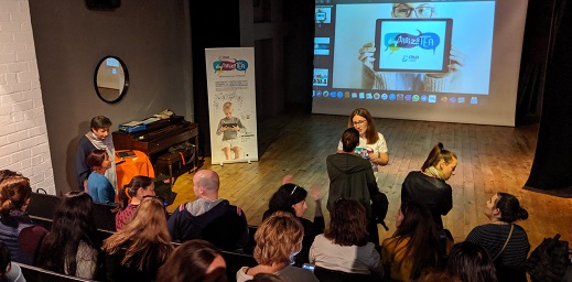 salón de actos para la presentación de acciones para personas con autismo