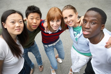 Jóvenes estudiantes de diferentes países
