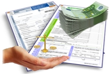 Solicitudes de ayudas a discapacidad y subvenciones, junto a una mano tendida para recibir algo, una balanza encima y billetes al lado