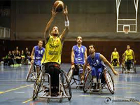 Un partido de baloncesto en silla de ruedas