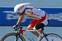 Deportes Paralímpicos. Deportista español participando en los Paralímpicos en Ciclísmo Adaptado