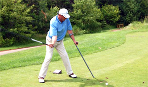 Jugador de golf adaptado con un solo brazo