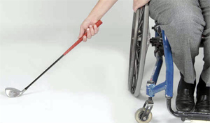 Jugador de golf adaptado en silla de ruedas