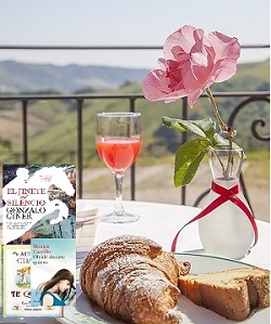Desayuno con una rosa y unos libros