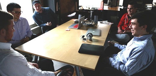 Equipo trabajando en proyectos de accesibilidad