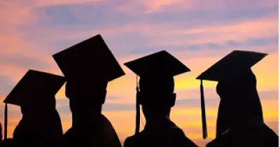 Imagen alusiva a estudiantes universitarios en día de su graduación