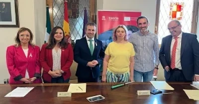 Representantes del ayuntamiento de Jaén e Inserta Empleo, para firmar el convenio para fomentar el empleo de personas con discapacidad