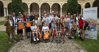 foto grupal de personas con discapacidad