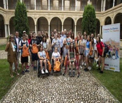 foto grupal de personas con discapacidad