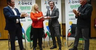 Ponentes en la presentación del audiolibro para personas ciegas “Te regalo mi voz”