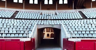 gradas de plaza de toros