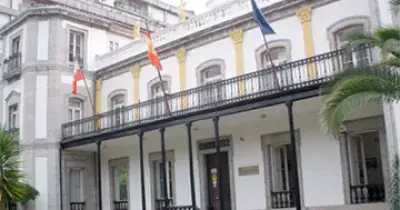 Fachada del edificio de los Juzgados de Laredo, Cantabria