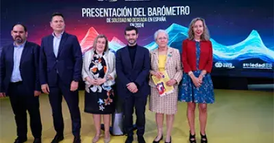 El ministro Pablo Bustinduy, junto al resto de participantes en la presentación del barómetro sobre soledad no deseada
